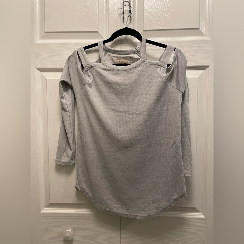 CHASER Light Gray Cold Shoulder Ribbed Shirt Comfy Cozy Size Large